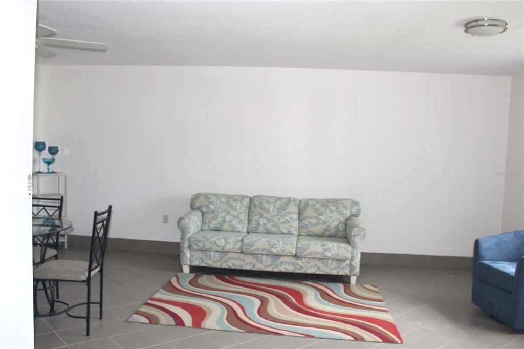 For Rent: $1,600 (1 beds, 1 baths, 670 Square Feet)