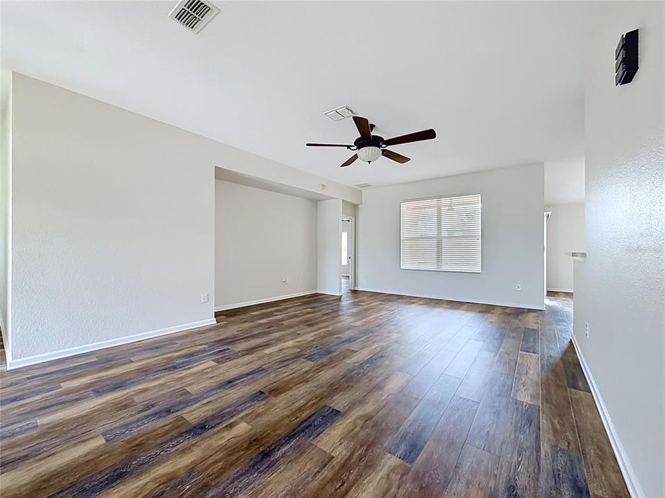 For Sale: $274,990 (4 beds, 2 baths, 2020 Square Feet)
