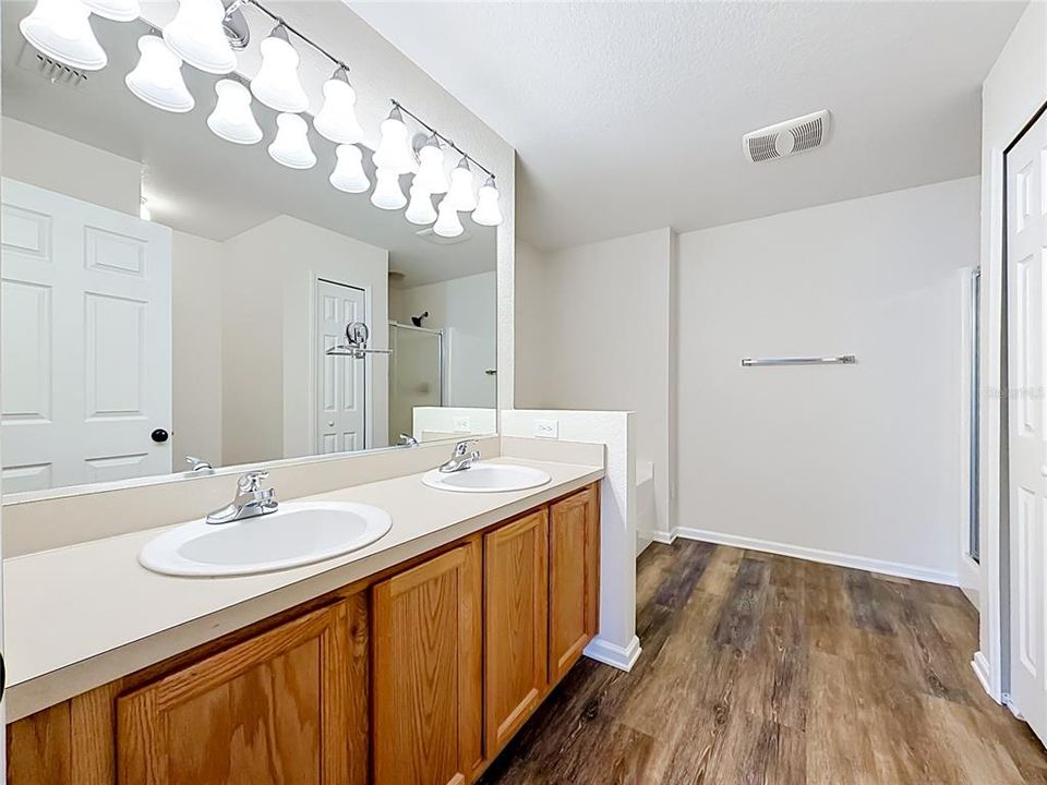 For Sale: $274,990 (4 beds, 2 baths, 2020 Square Feet)