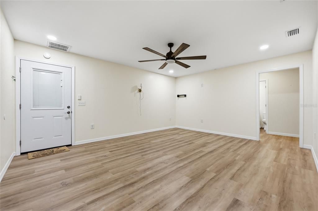 For Sale: $550,000 (6 beds, 5 baths, 2878 Square Feet)