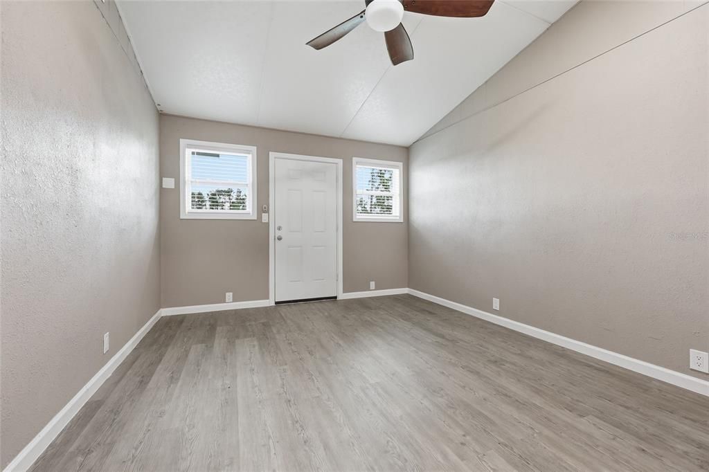 For Sale: $550,000 (6 beds, 5 baths, 2878 Square Feet)