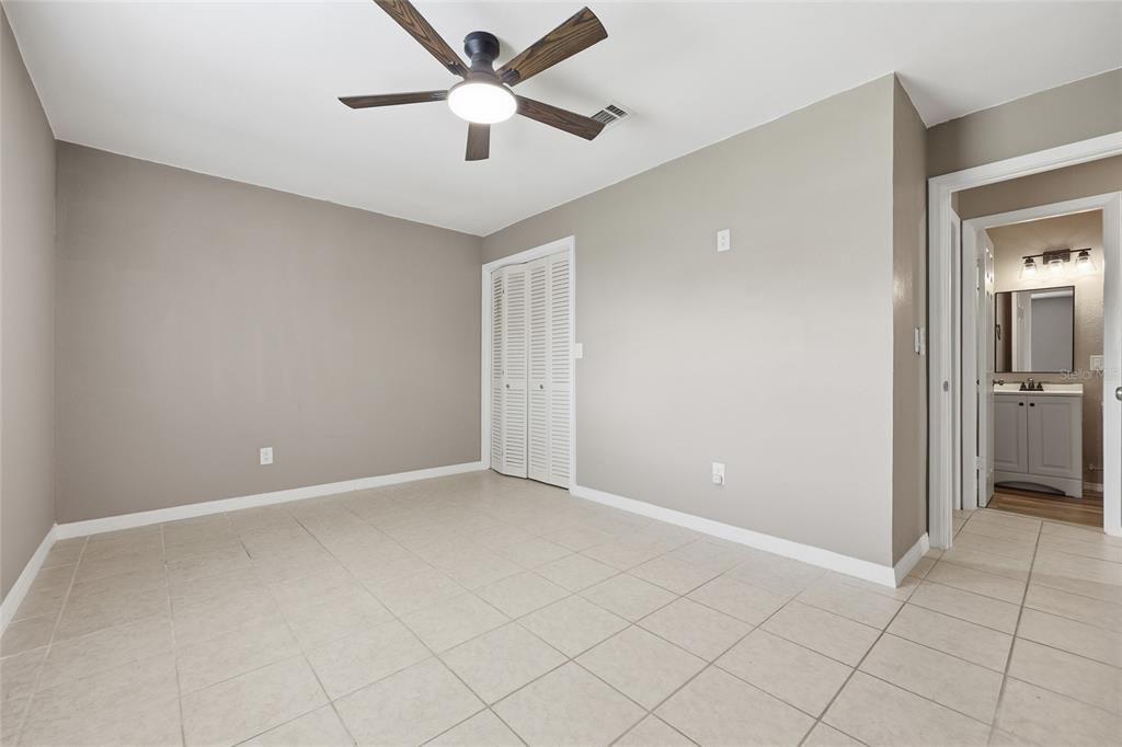 For Sale: $550,000 (6 beds, 5 baths, 2878 Square Feet)