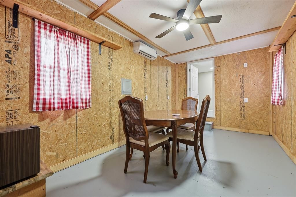 For Sale: $550,000 (6 beds, 5 baths, 2878 Square Feet)