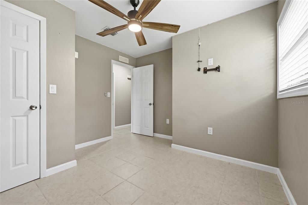 For Sale: $550,000 (6 beds, 5 baths, 2878 Square Feet)