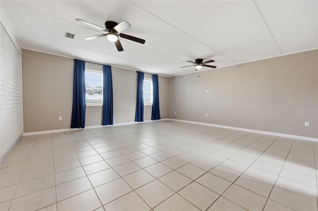 For Sale: $550,000 (6 beds, 5 baths, 2878 Square Feet)