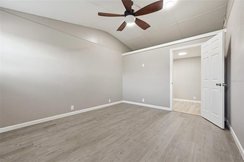 For Sale: $550,000 (6 beds, 5 baths, 2878 Square Feet)