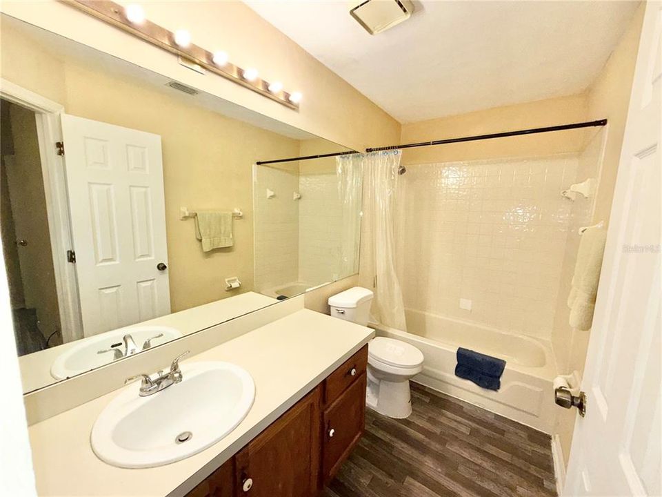 For Sale: $198,000 (3 beds, 2 baths, 1136 Square Feet)