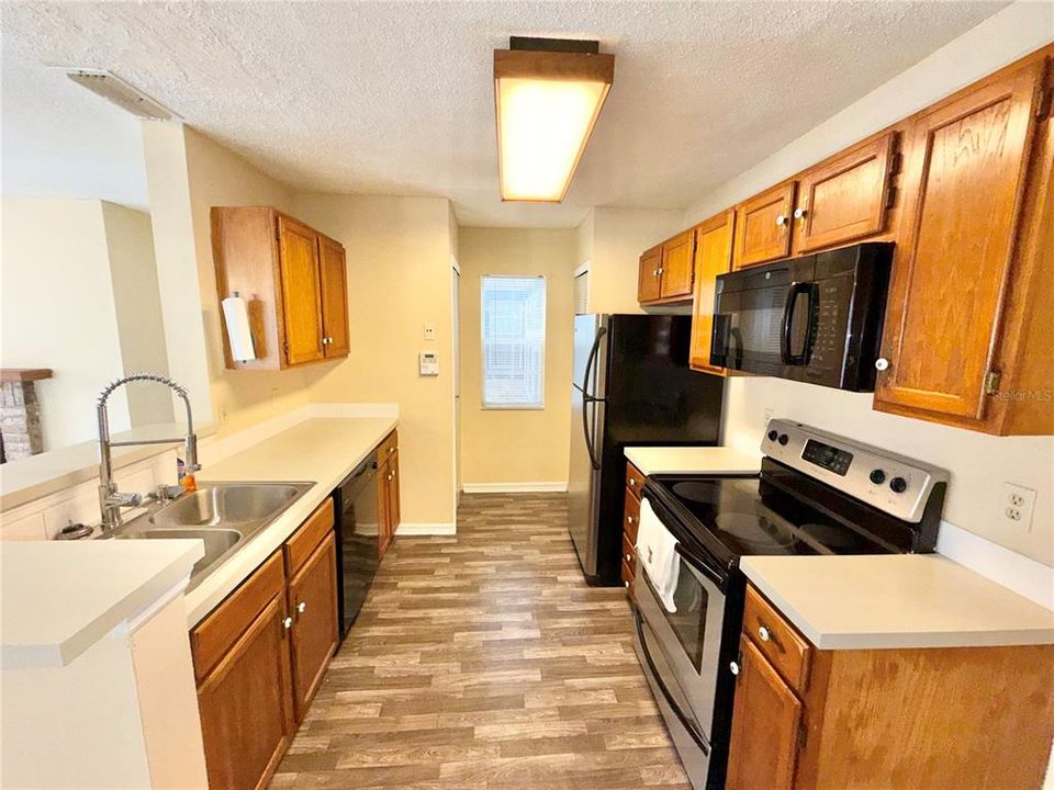 For Sale: $198,000 (3 beds, 2 baths, 1136 Square Feet)