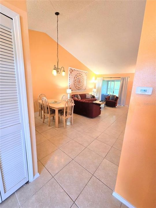 For Rent: $1,600 (3 beds, 2 baths, 1109 Square Feet)