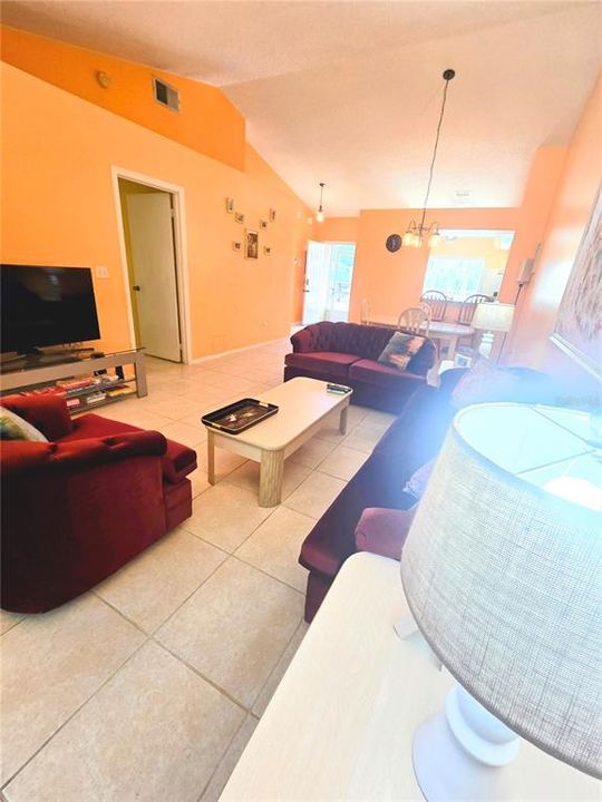 For Rent: $1,600 (3 beds, 2 baths, 1109 Square Feet)