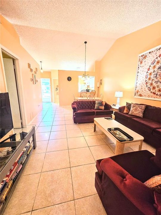 For Rent: $1,600 (3 beds, 2 baths, 1109 Square Feet)