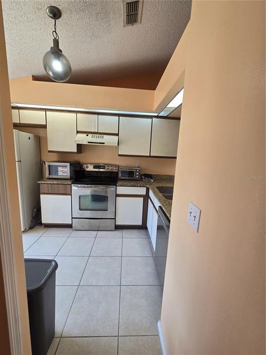 For Rent: $1,600 (3 beds, 2 baths, 1109 Square Feet)