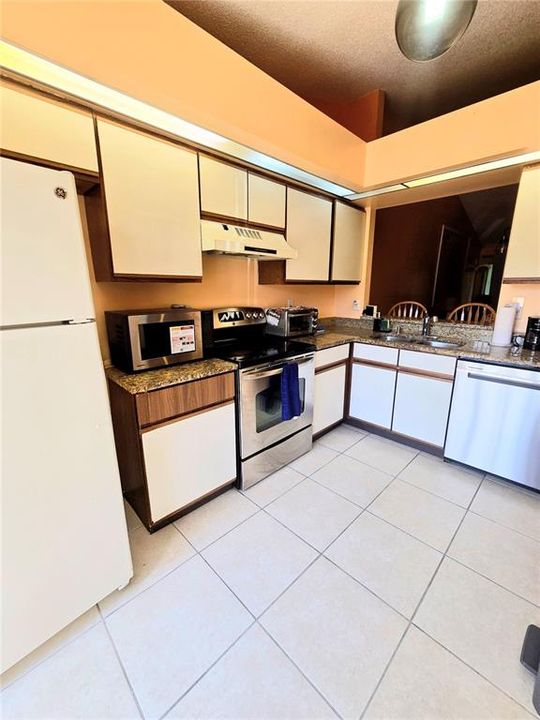 For Rent: $1,600 (3 beds, 2 baths, 1109 Square Feet)