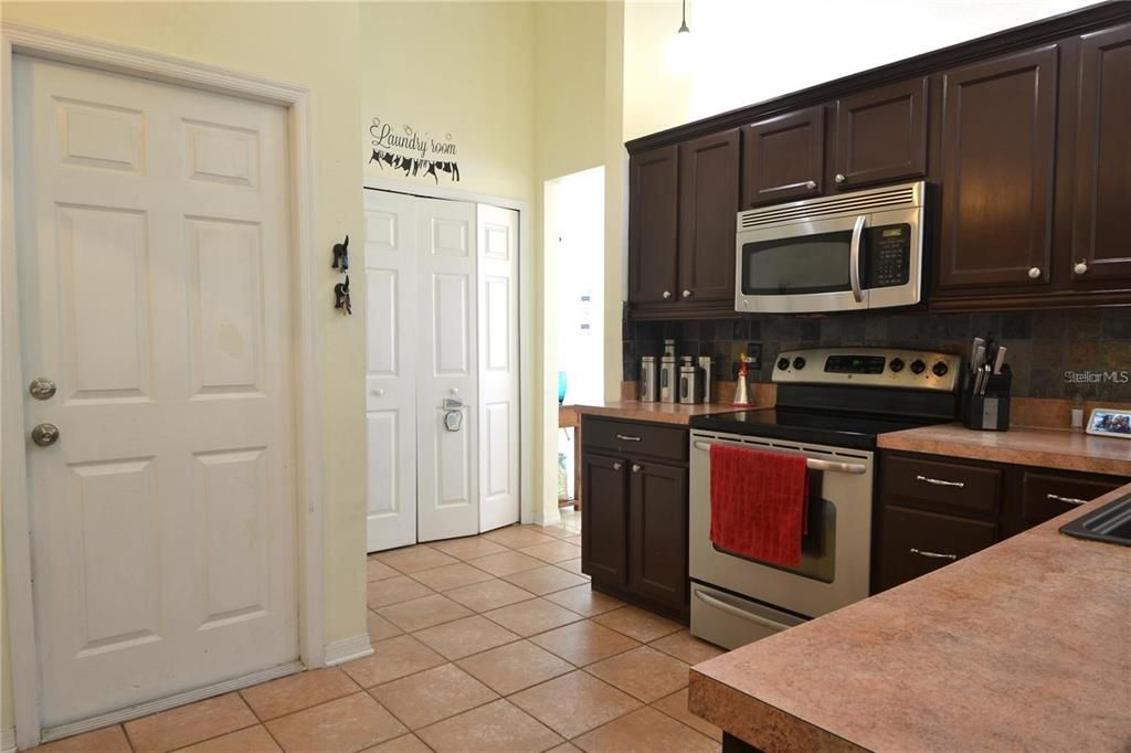For Rent: $2,600 (3 beds, 2 baths, 1660 Square Feet)