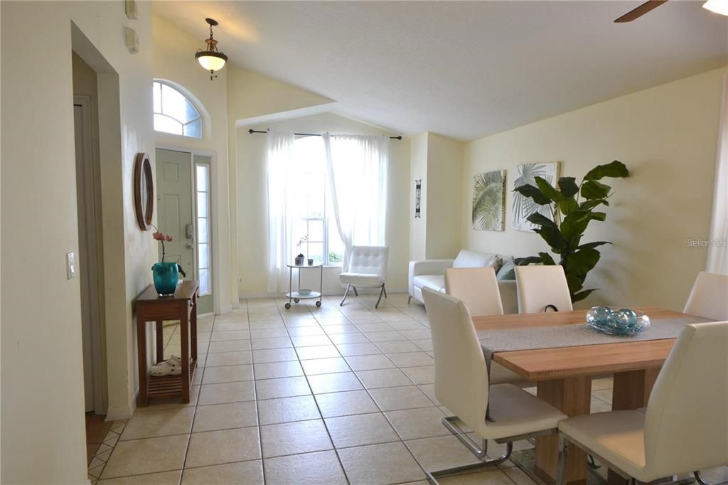 For Rent: $2,600 (3 beds, 2 baths, 1660 Square Feet)