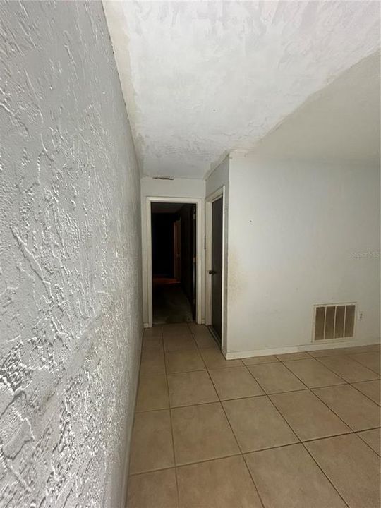 На продажу: $180,000 (2 спален, 2 ванн, 1135 Квадратных фут)