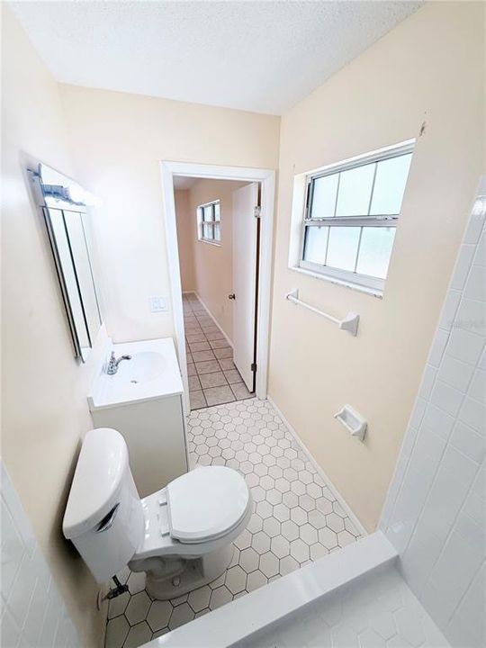 For Rent: $1,700 (3 beds, 2 baths, 1032 Square Feet)