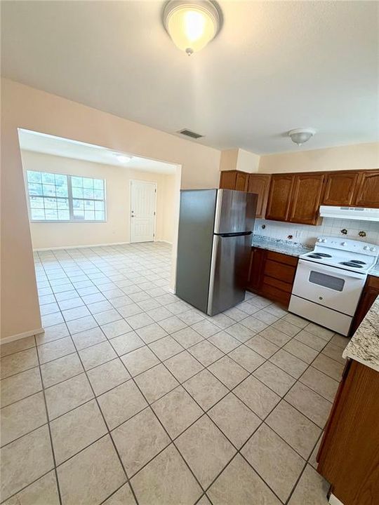 For Rent: $1,700 (3 beds, 2 baths, 1032 Square Feet)