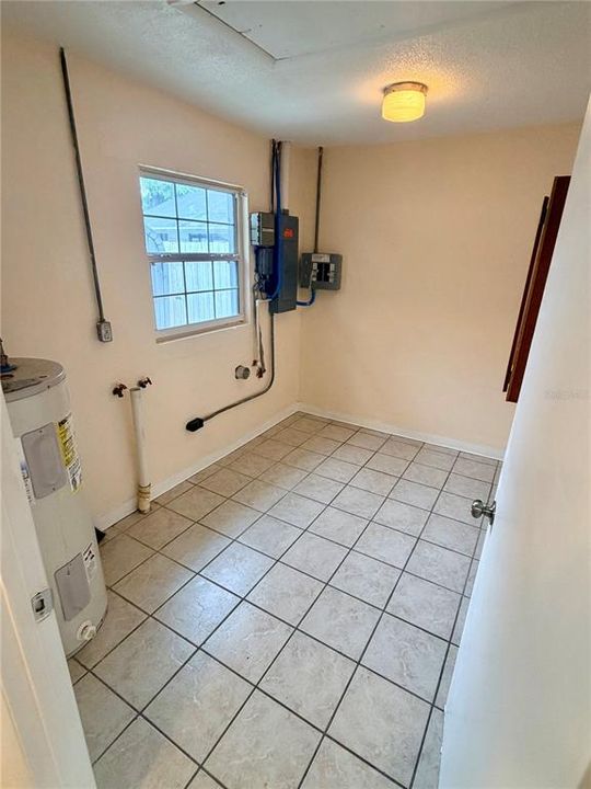 For Rent: $1,700 (3 beds, 2 baths, 1032 Square Feet)