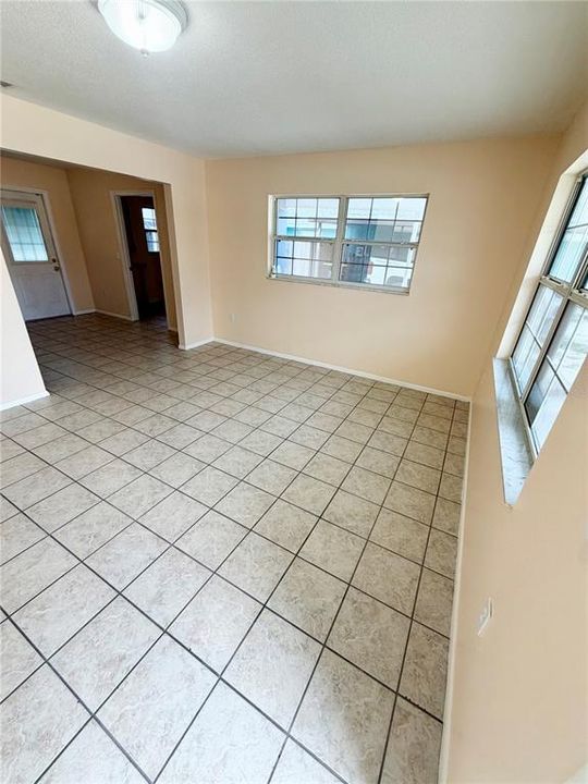 For Rent: $1,700 (3 beds, 2 baths, 1032 Square Feet)