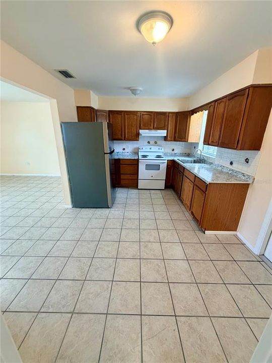 For Rent: $1,700 (3 beds, 2 baths, 1032 Square Feet)