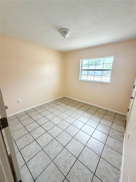 For Rent: $1,700 (3 beds, 2 baths, 1032 Square Feet)