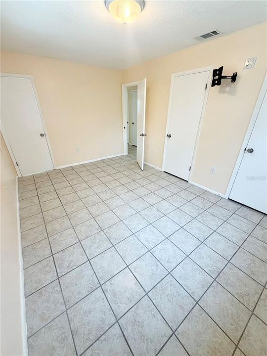 For Rent: $1,700 (3 beds, 2 baths, 1032 Square Feet)