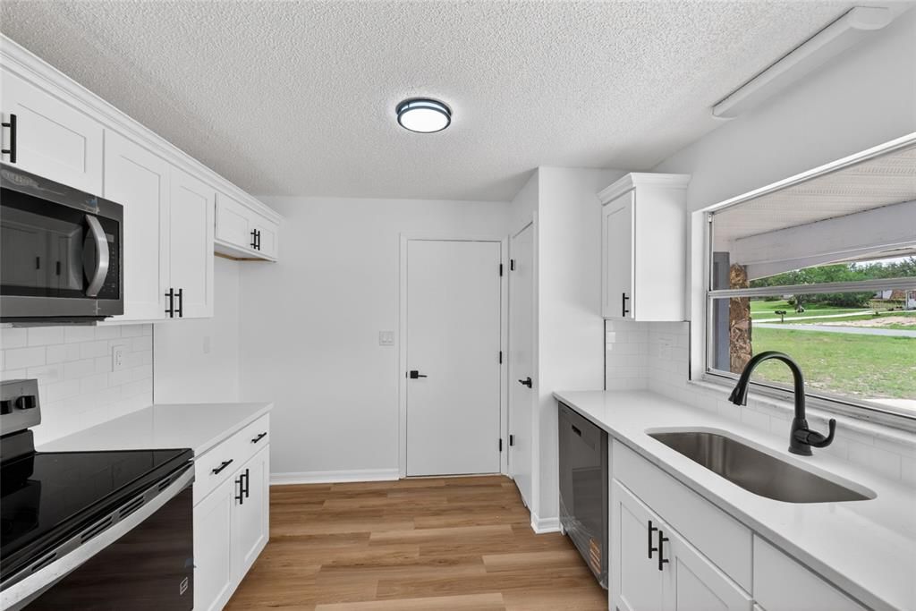 For Sale: $324,900 (2 beds, 2 baths, 1128 Square Feet)
