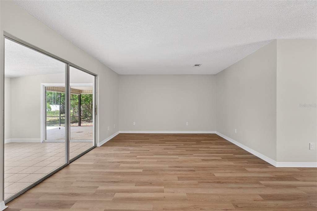 For Sale: $324,900 (2 beds, 2 baths, 1128 Square Feet)
