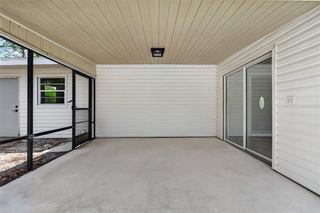 For Sale: $324,900 (2 beds, 2 baths, 1128 Square Feet)