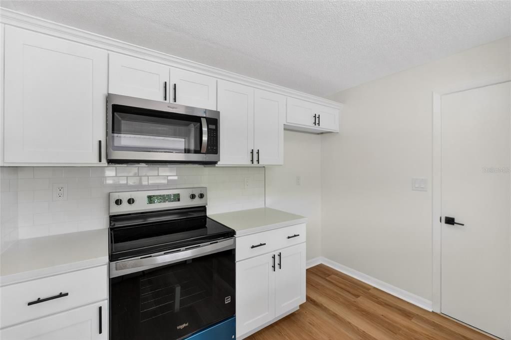 For Sale: $324,900 (2 beds, 2 baths, 1128 Square Feet)