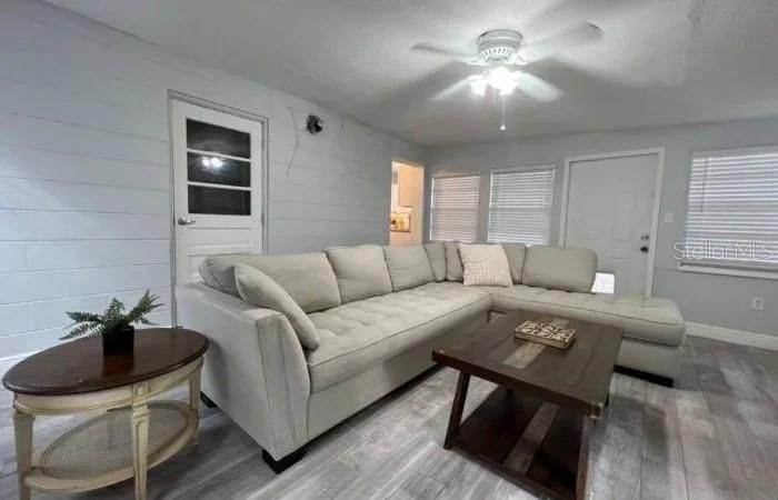 For Sale: $349,900 (3 beds, 2 baths, 1301 Square Feet)