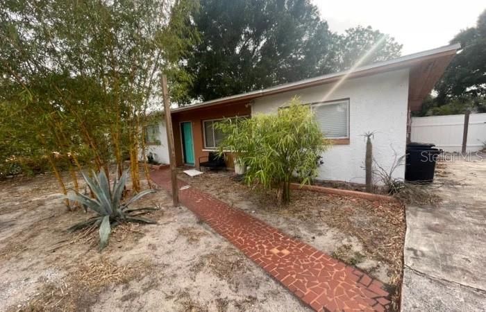 For Rent: $1,800 (3 beds, 2 baths, 1301 Square Feet)