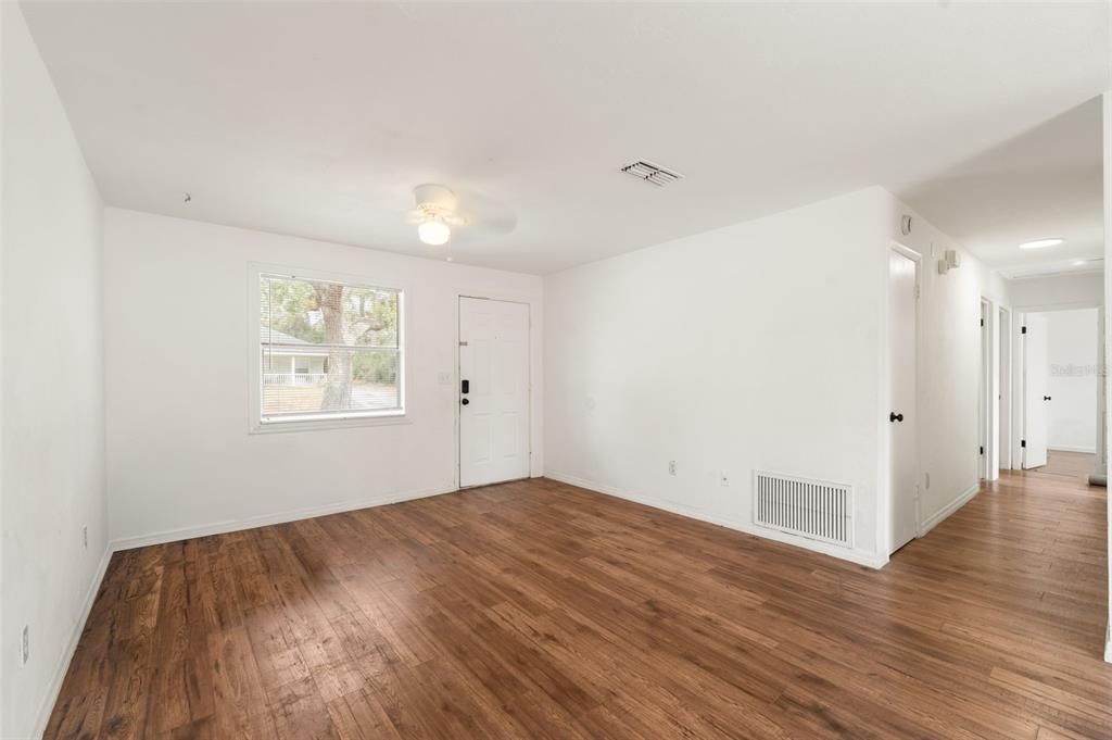 For Rent: $1,500 (3 beds, 1 baths, 1068 Square Feet)