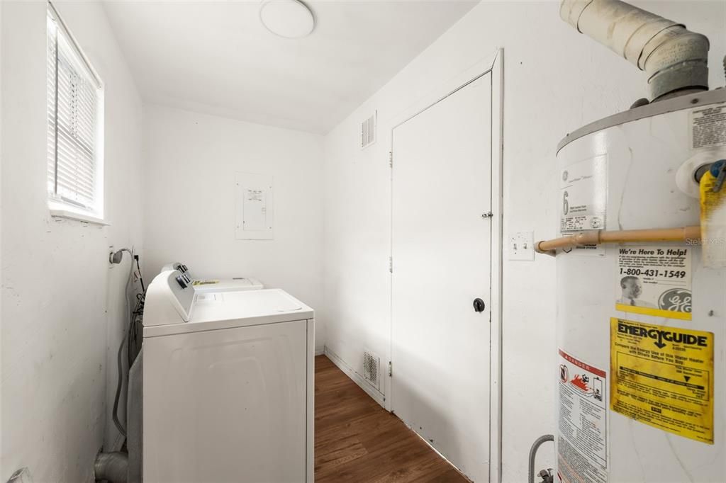For Rent: $1,500 (3 beds, 1 baths, 1068 Square Feet)