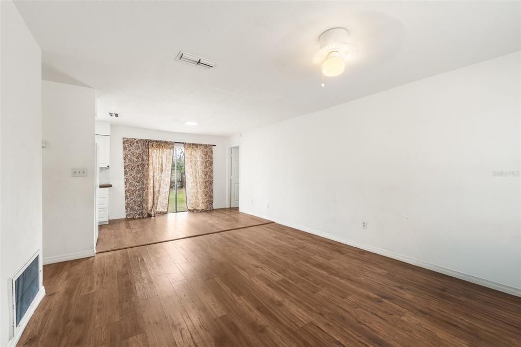 For Rent: $1,500 (3 beds, 1 baths, 1068 Square Feet)