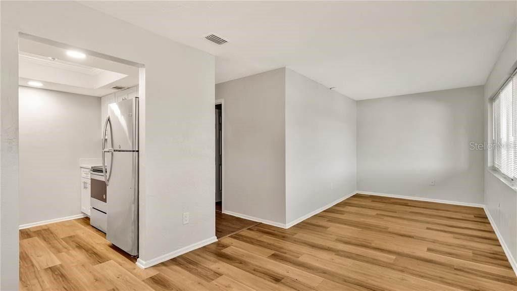 For Rent: $1,999 (3 beds, 2 baths, 1100 Square Feet)