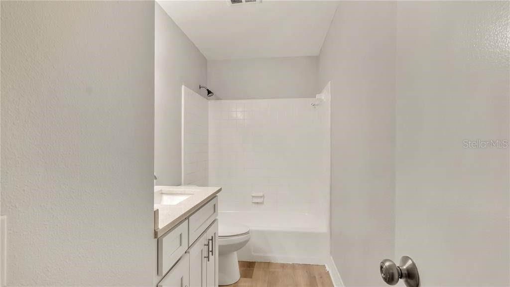 For Rent: $1,999 (3 beds, 2 baths, 1100 Square Feet)