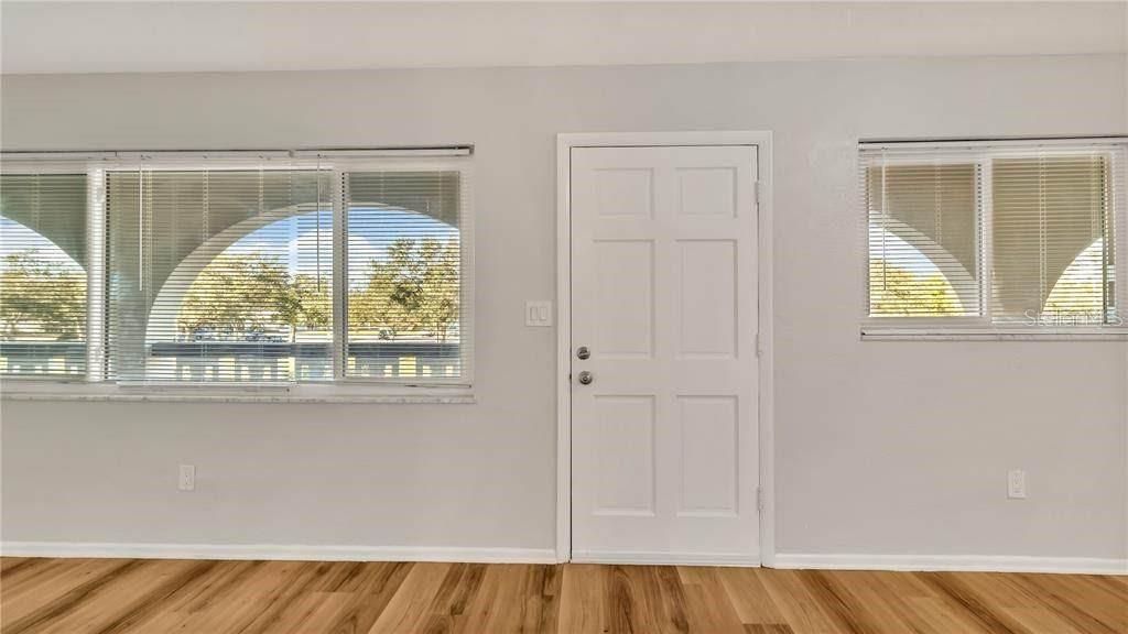 For Rent: $1,999 (3 beds, 2 baths, 1100 Square Feet)