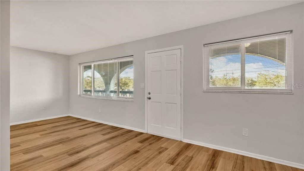 For Rent: $1,999 (3 beds, 2 baths, 1100 Square Feet)