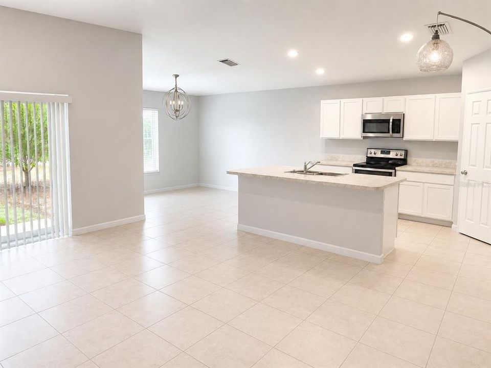 For Sale: $324,900 (4 beds, 2 baths, 1809 Square Feet)