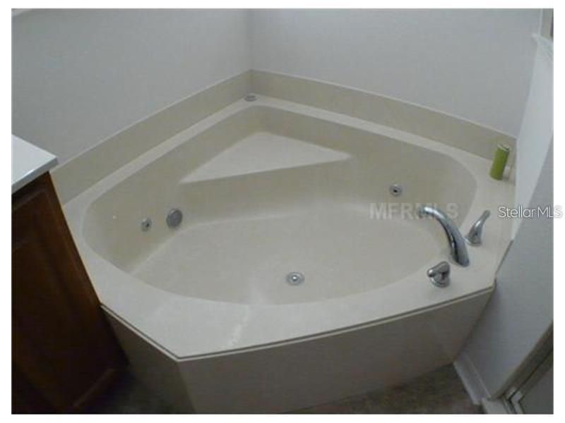 For Rent: $2,700 (3 beds, 2 baths, 2138 Square Feet)