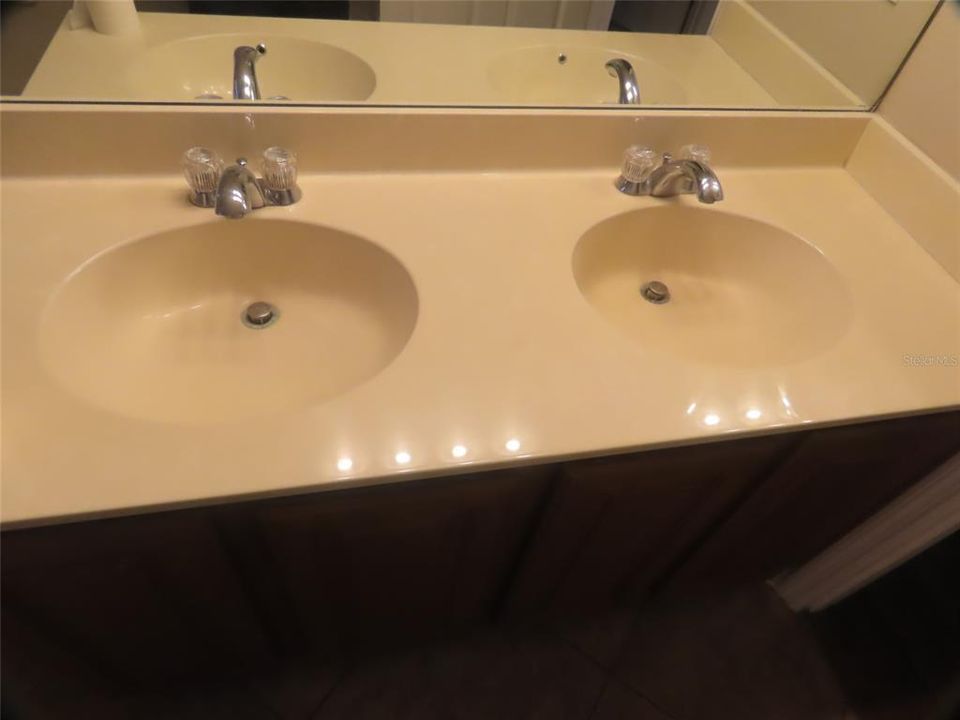 For Rent: $2,700 (3 beds, 2 baths, 2138 Square Feet)