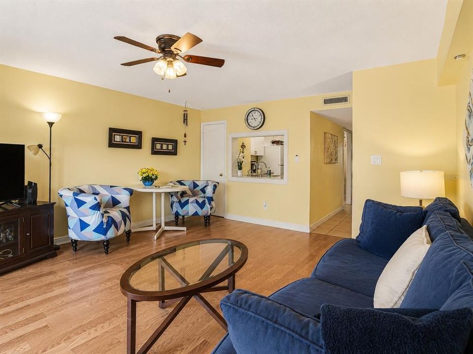 For Sale: $180,000 (2 beds, 1 baths, 1120 Square Feet)