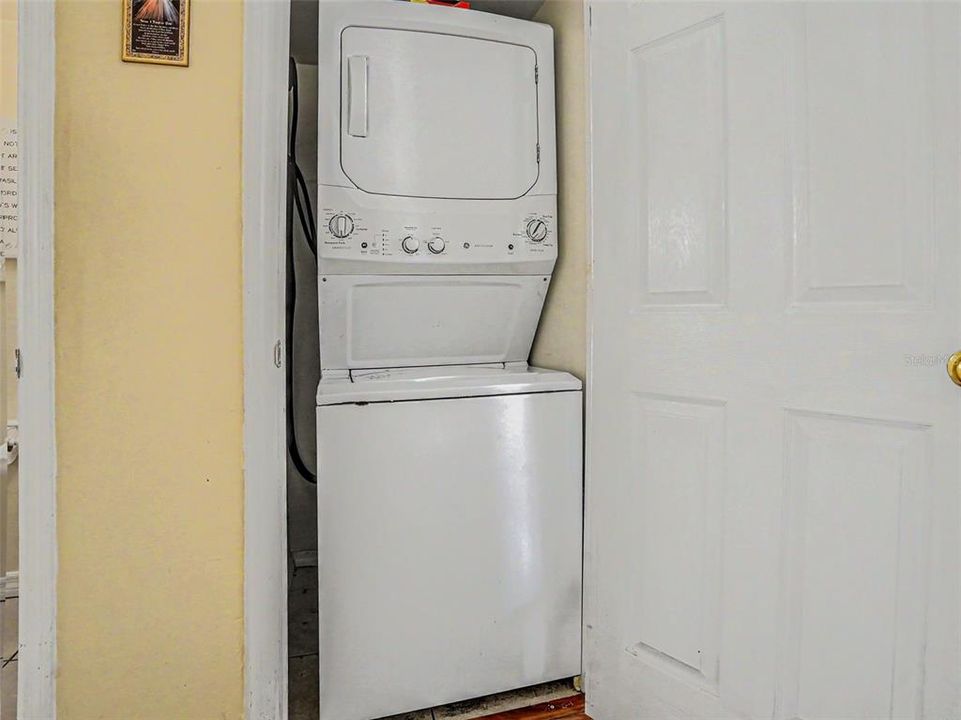 For Sale: $180,000 (2 beds, 1 baths, 1120 Square Feet)