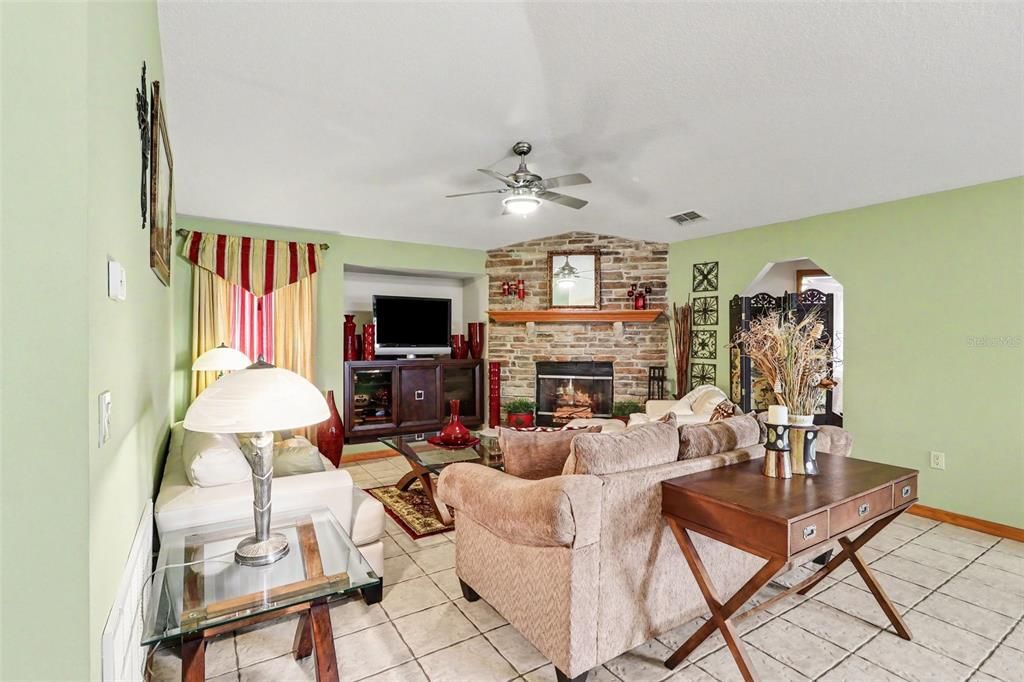For Sale: $399,999 (3 beds, 2 baths, 2108 Square Feet)