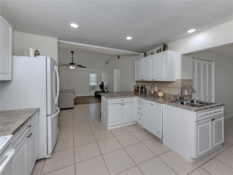 For Sale: $290,200 (3 beds, 2 baths, 2218 Square Feet)