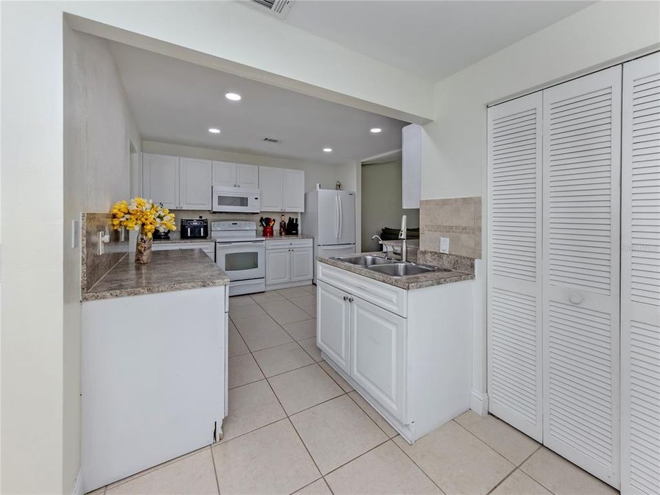 For Sale: $290,200 (3 beds, 2 baths, 2218 Square Feet)