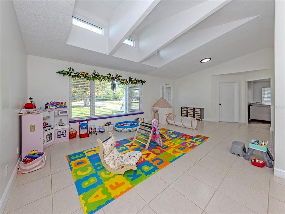 For Sale: $290,200 (3 beds, 2 baths, 2218 Square Feet)