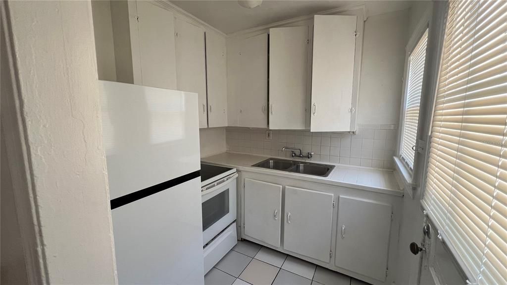 For Rent: $1,500 (1 beds, 1 baths, 700 Square Feet)